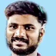 പു​ഴ​വെ​ള്ളം ക​യ​റി​യ റോ​ഡ് മു​റി​ച്ചു​ക​ട​ക്കു​ന്ന​തി​നി​ടെ ഒ​ഴു​ക്കി​ൽ​പെ​ട്ട യു​വാ​വി​ന്റെ മൃ​ത​ദേ​ഹം ക​ണ്ടെ​ത്തി