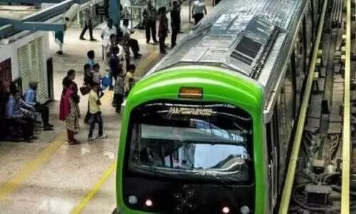 മെ​ട്രോ ട്രാ​ക്കി​ൽ​വീ​ണ് നാ​ലു വ​യ​സ്സു​കാ​ര​ന് പ​രി​ക്ക്