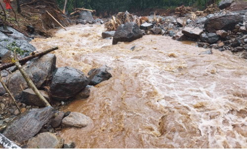 ഉരുൾപൊട്ടൽ ഭീഷണി: നൂറോളം കുടുംബങ്ങളെ മാറ്റി