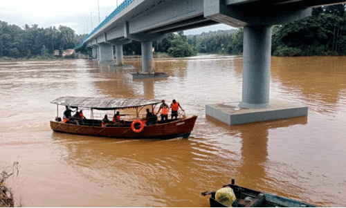 ചാലിയാറിലൂടെ ഒഴുകിവന്ന മൃതദേഹങ്ങളോ ശരീര ഭാഗങ്ങളോ ഇല്ലെന്ന് ഉറപ്പുവരുത്താനാണ് പരിശോധന