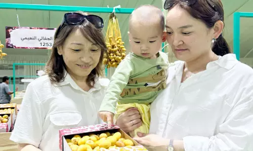 ഈ​ത്ത​പ്പ​ഴ  മേ​ള​യി​ൽ​നി​ന്ന്