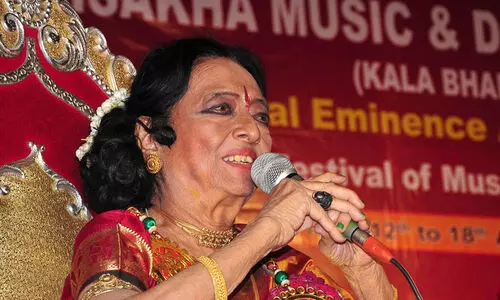 പ്രശസ്ത നർത്തകി യാമിനി കൃഷ്ണമൂർത്തി അന്തരിച്ചു