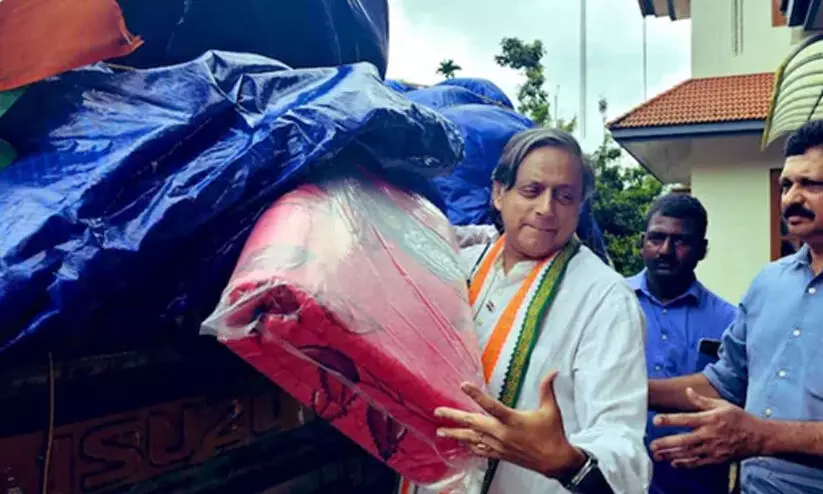 വയനാട് സന്ദർശനത്തിന് പിന്നാലെയുള്ള തരൂരിന്റെ പോസ്റ്റിൽ വിമർശനവുമായി ബി.ജെ.പി ഐ.ടി സെൽ തലവൻ