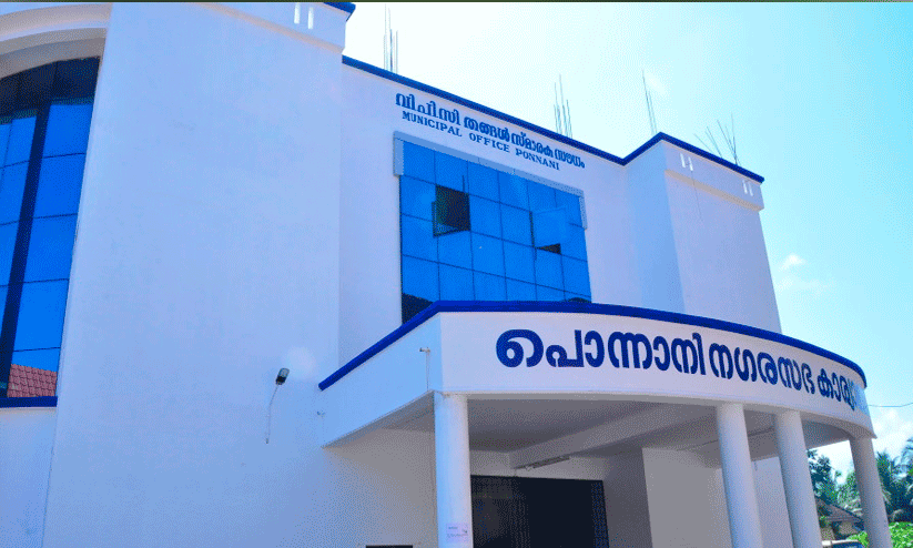 പൊന്നാനി കുണ്ടുകടവ് ജങ്ഷനിലെ തെരുവ് കച്ചവടക്കാരെ പുനരധിവസിപ്പിക്കാൻ നഗരസഭ പൊന്നാനി കുണ്ടുകടവ് ജങ്ഷനിലെ തെരുവ് കച്ചവടക്കാരെ പുനരധിവസിപ്പിക്കാൻ നഗരസഭ