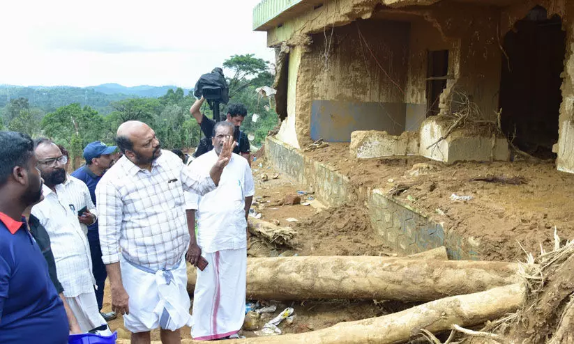 ഉരുൾ ദുരന്തത്തിൽ മരിച്ചവരെ തിരിച്ചറിയാൻ ഡി.എൻ.എ പരിശോധന; രക്തസാമ്പിള് ശേഖരിക്കുന്നു ഉരുൾ ദുരന്തത്തിൽ മരിച്ചവരെ തിരിച്ചറിയാൻ ഡി.എൻ.എ പരിശോധന; രക്തസാമ്പിള് ശേഖരിക്കുന്നു