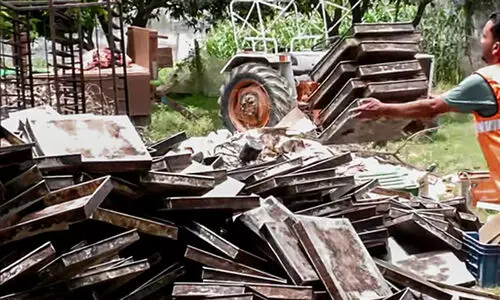 അയോധ്യയിൽ ബലാത്സംഗകേസ് പ്രതിയുടെ ബേക്കറി പൊളിച്ചുനീക്കി യു.പി സർക്കാർ