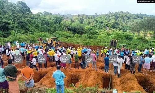 എട്ടു പേരുടെ മൃതദേഹങ്ങൾ പുത്തുമലയിലേക്ക്; സർവമത പ്രാർഥനയോടെ സംസ്കാരം ഉടൻ എട്ടു പേരുടെ മൃതദേഹങ്ങൾ പുത്തുമലയിലേക്ക്; സർവമത പ്രാർഥനയോടെ സംസ്കാരം ഉടൻ