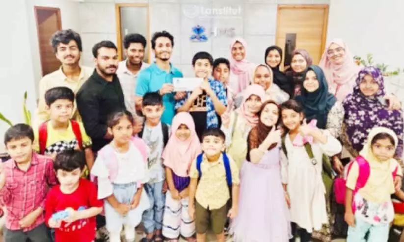 Students Handed Over Disaster Fund