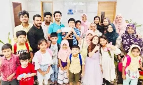 Students Handed Over Disaster Fund