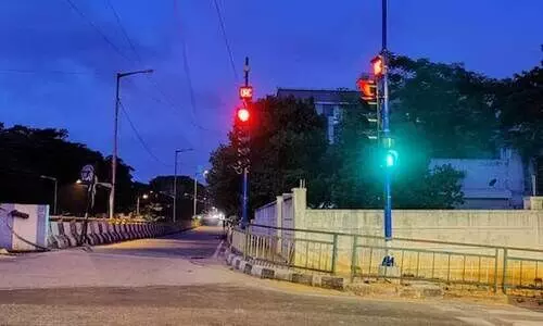 വാ​ഹ​ന​ത്തി​ര​ക്കു​ള്ള ഭാ​ഗ​ത്ത് ഇ​നി പ​ച്ച വെ​ളി​ച്ചം; ന​ഗ​ര​ത്തി​ൽ എ.​ഐ സി​ഗ്ന​ലു​ക​ൾ പ്ര​വ​ർ​ത്തി​ച്ചു​തു​ട​ങ്ങി