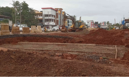 അടിപ്പാതയെ ചൊല്ലി പോര്