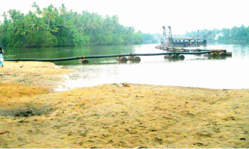 തു​റ​ക്കാ​നും അ​ട​ക്കാ​നു​മാ​വാ​തെ പ​ഴ​ഞ്ച​ൻ ഷ​ട്ട​ർ; വേണം കണക്കൻകടവിൽ സ്ലൂയിസ് കം ബ്രിഡ്ജ്