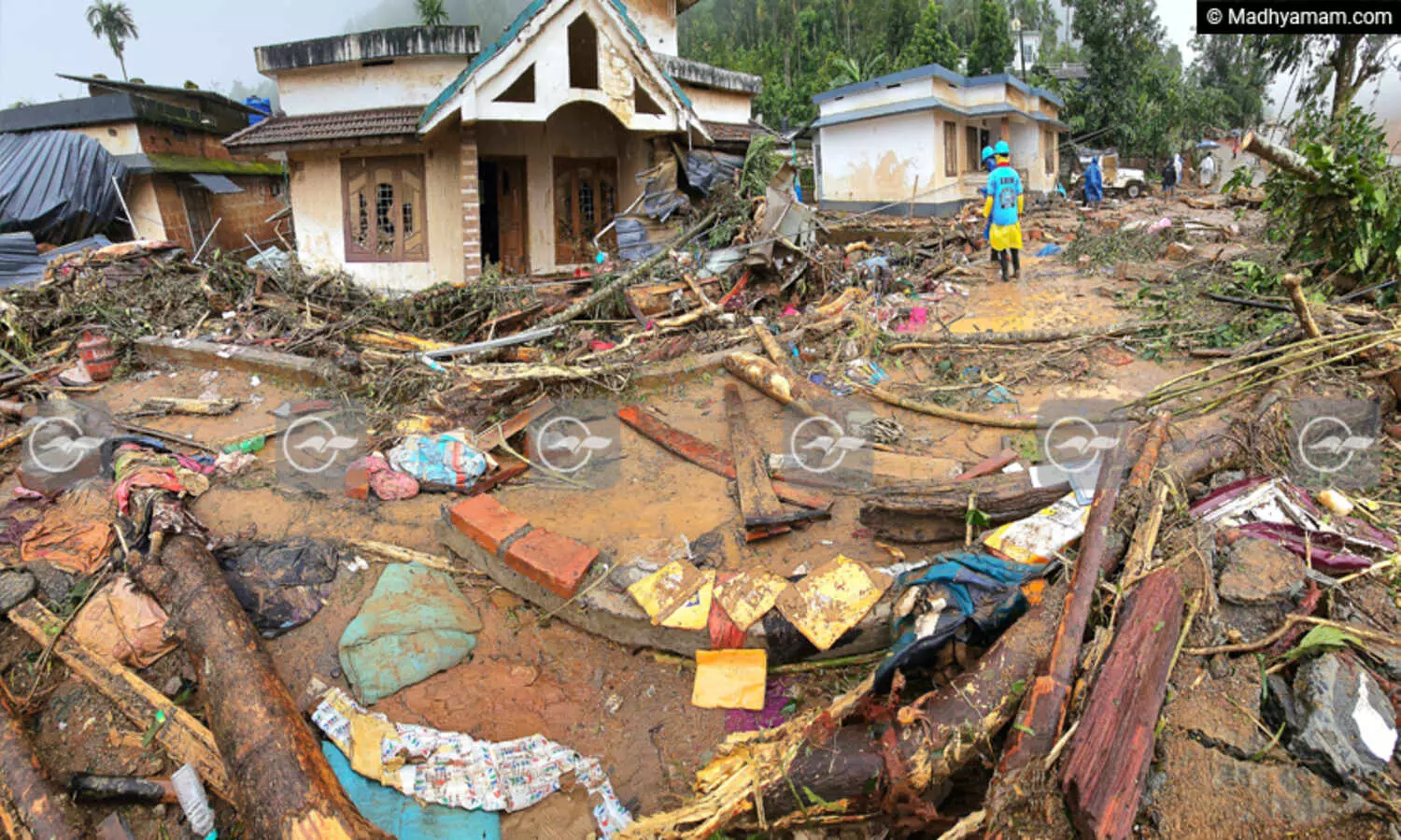ഉരുൾപൊട്ടലിലും പ്രളയത്തിലും നഷ്ടമായ സര്‍ട്ടിഫിക്കറ്റുകള്‍ കാലിക്കറ്റ് സര്‍വകലാശാല ഫീസില്ലാതെ നല്‍കും