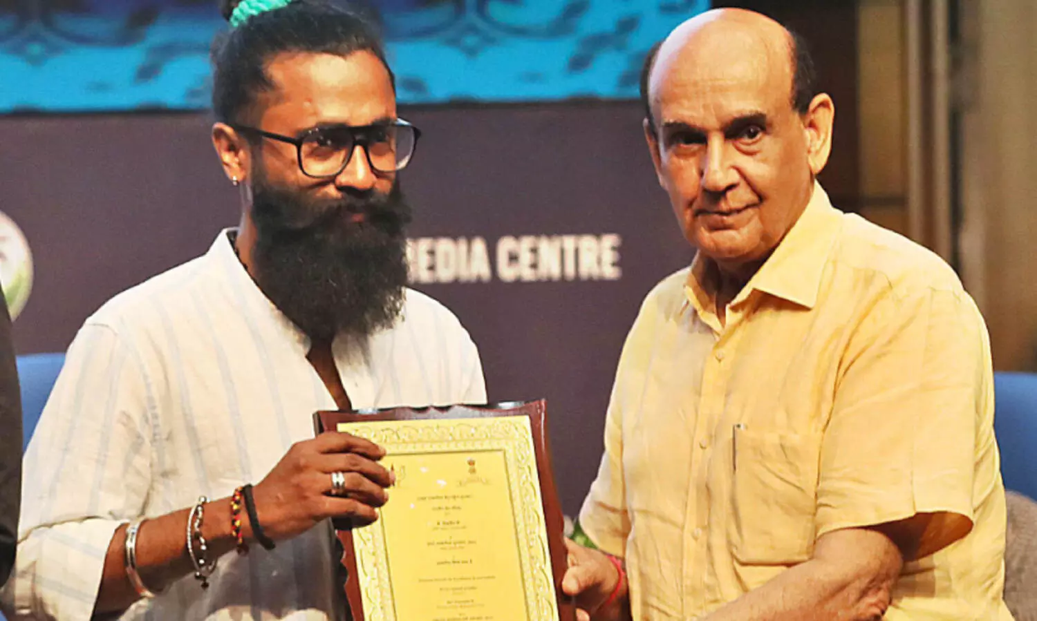 കെ. വിശ്വജിത്ത്​ പ്രസ് കൗൺസിൽ ദേശീയ പുരസ്കാരം ഏറ്റുവാങ്ങി