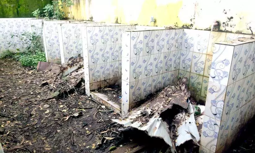 Useless Bathroom of polytechnic college Useless Bathroom of polytechnic college