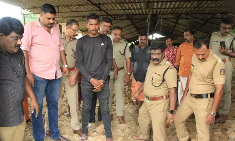 പെൺ സുഹൃത്തുക്കളോട് സമ്മതമില്ലാതെ ചാറ്റുചെയ്തു; കഴുത്തിൽ ചരട് മുറുക്കി യുവാവിനെ കൊലപ്പെടുത്തി പെൺ സുഹൃത്തുക്കളോട് സമ്മതമില്ലാതെ ചാറ്റുചെയ്തു; കഴുത്തിൽ ചരട് മുറുക്കി യുവാവിനെ കൊലപ്പെടുത്തി