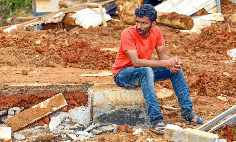 ഒടുവിൽ ലിജോയെത്തി; പപ്പയും മമ്മിയും വീടുമില്ലാത്ത മണ്ണിൽ ഒടുവിൽ ലിജോയെത്തി; പപ്പയും മമ്മിയും വീടുമില്ലാത്ത മണ്ണിൽ