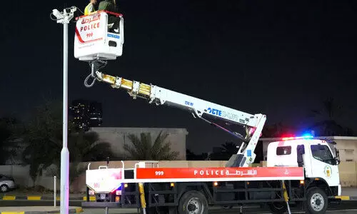 എ.​ഐ കാ​മ​റ സ്ഥാ​പി​ക്കു​ന്നു