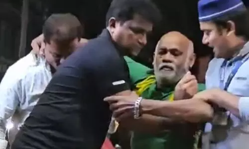 നടക്കാൻ പോലും സാധിക്കാതെ വിനോദ് കാംബ്ലി? വൈറലായി വീഡിയോ