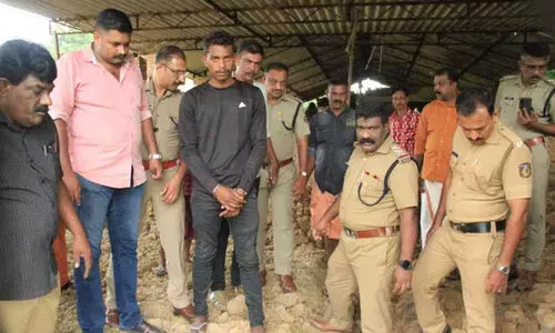 പെൺ സുഹൃത്തുക്കളോട് സമ്മതമില്ലാതെ ചാറ്റുചെയ്തു; കഴുത്തിൽ ചരട് മുറുക്കി യുവാവിനെ കൊലപ്പെടുത്തി