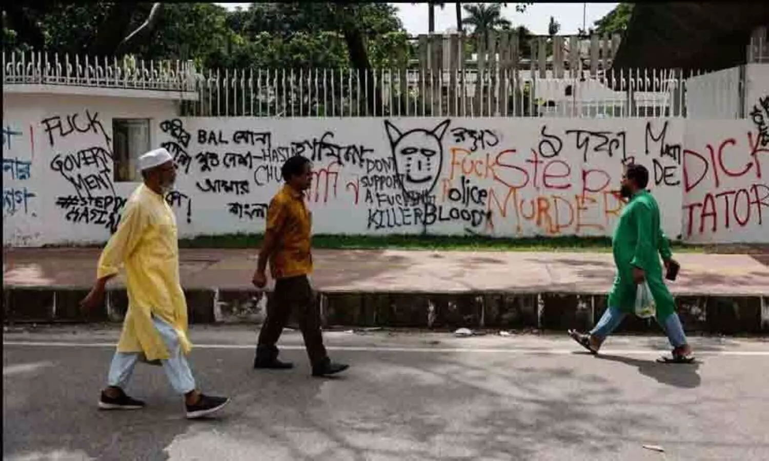 കൂട്ടമായി നാടുവിട്ട് ബംഗ്ലാദേശിലെ മന്ത്രിമാർ; വിദേശകാര്യ മന്ത്രിയും ഐ.ടി മന്ത്രിയും കസ്റ്റഡിയിൽ