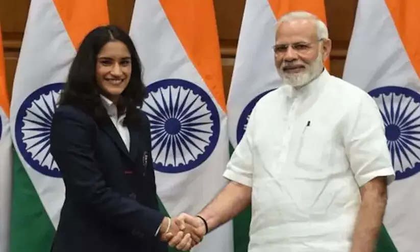 വിനേഷ് ചാമ്പ്യൻമാരിൽ ചാമ്പ്യൻ; ഇന്നത്തെ തിരിച്ചടി വേദനിപ്പിക്കുന്നു, ശക്തമായി തിരിച്ചു വരൂ -മോദി വിനേഷ് ചാമ്പ്യൻമാരിൽ ചാമ്പ്യൻ; ഇന്നത്തെ തിരിച്ചടി വേദനിപ്പിക്കുന്നു, ശക്തമായി തിരിച്ചു വരൂ -മോദി