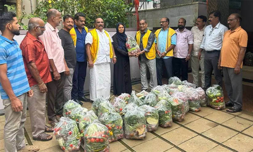 പ്രളയബാധിതർക്ക് പച്ചക്കറിയുമായി ലയൺസ് ക്ലബ് സിൽവർഹിൽസ് പ്രളയബാധിതർക്ക് പച്ചക്കറിയുമായി ലയൺസ് ക്ലബ് സിൽവർഹിൽസ്