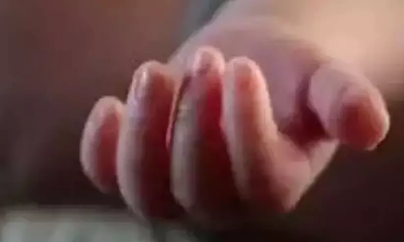 രാത്രി നിർത്താതെ കരഞ്ഞ കുഞ്ഞിനെ അമ്മയുടെ കാമുകൻ നിലത്തെറിഞ്ഞു കൊന്നു