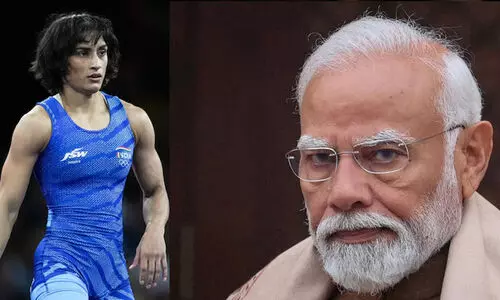 വിനേഷിനെ മോദി അഭിനന്ദിക്കാൻ വിളിക്കുമോ​ ? ഗുസ്തിതാരത്തോട് ക്ഷമ ചോദിക്കണമെന്ന് കോൺഗ്രസ്