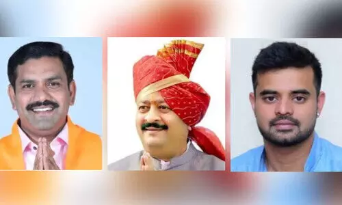 വി​ജ​യേ​ന്ദ്ര                     ബ​സ​ന ഗൗ​ഡ                  പ്ര​ജ്വ​ൽ