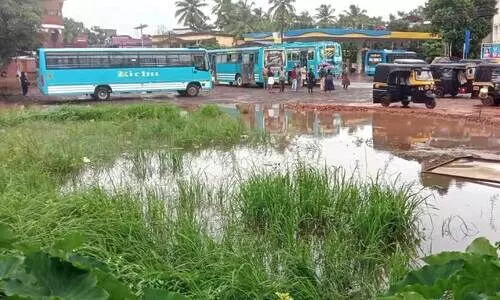 neeleswaram bus stand