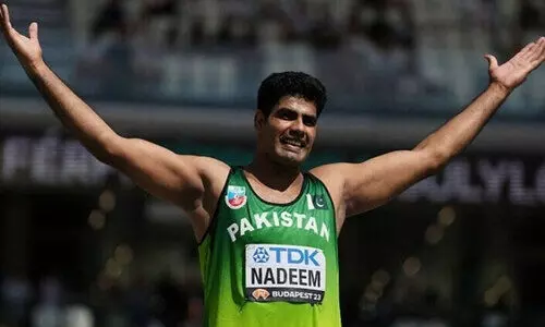 വീടിന്‍റെ പിറകിൽ പ്രാക്ടീസ്, ഒറ്റക്ക് വഴിവെട്ടിവന്നവൻ; ചോപ്രയുമായി മുട്ടുന്നത് പാകിസ്താന്‍റെ അർഷാദ് നദീം