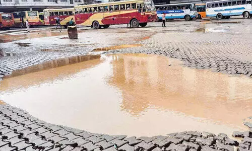 വെ​ള്ള​ക്കെ​ട്ട്