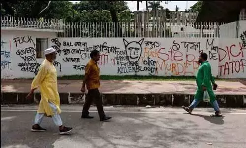 കൂട്ടമായി നാടുവിട്ട് ബംഗ്ലാദേശിലെ മന്ത്രിമാർ; വിദേശകാര്യ മന്ത്രിയും ഐ.ടി മന്ത്രിയും കസ്റ്റഡിയിൽ