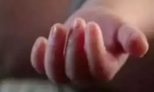 രാത്രി നിർത്താതെ കരഞ്ഞ കുഞ്ഞിനെ അമ്മയുടെ കാമുകൻ നിലത്തെറിഞ്ഞു കൊന്നു