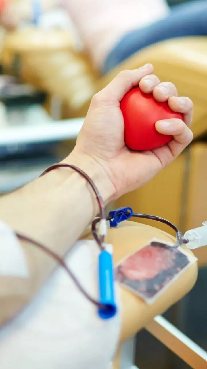 രക്തം ദാനം ചെയ്യാം, ഹൃദയാഘാത സാധ്യത കുറക്കാം...