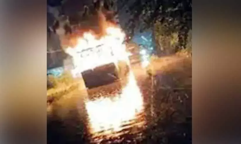 ബം​ഗ​ളൂ​രുവിൽ വെ​ള്ള​ക്കെ​ട്ടി​ൽ നി​ന്നു​പോ​യ ഇ​ല​ക്ട്രി​ക് ബ​സി​ന് തീ​പി​ടി​ച്ചു