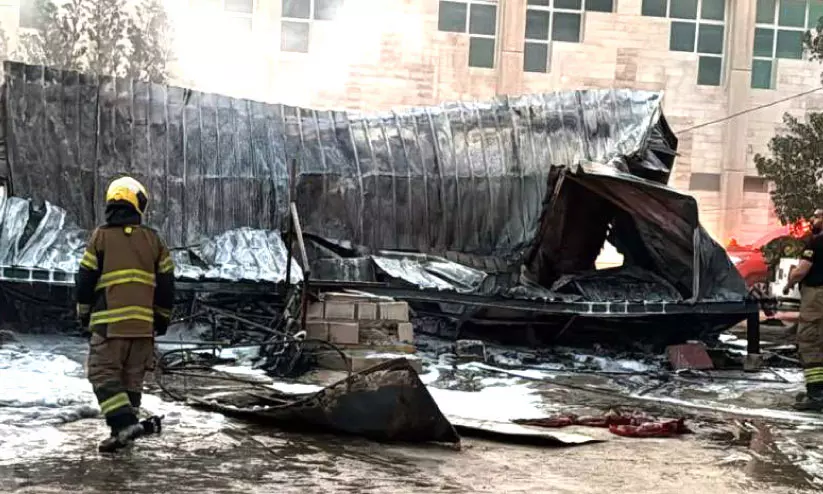 തീപി​ടി​ച്ച ഷെ​ഡ്