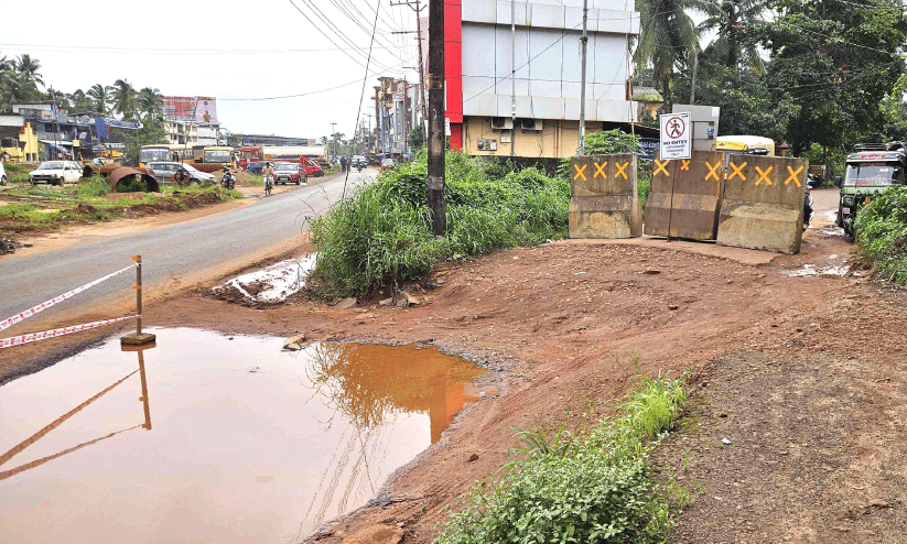നീലേശ്വരം ഹൈവേ-തെരു റോഡ് ജങ്​ഷൻ അടച്ചിട്ടു