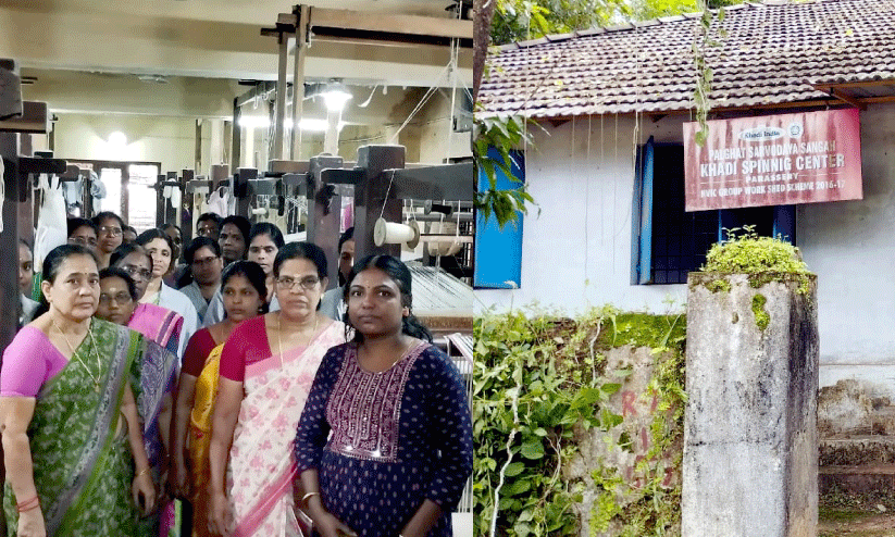 ഖാ​ദി​ക്കും വേ​ണം കൈ​ത്താ​ങ്ങ്