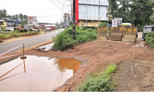 നീലേശ്വരം ഹൈവേ-തെരു റോഡ് ജങ്​ഷൻ അടച്ചിട്ടു