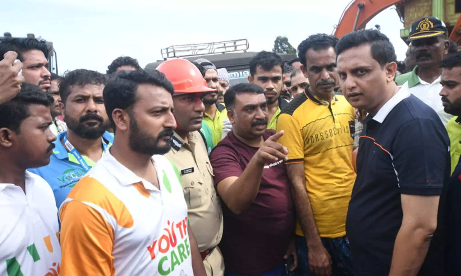 ദുരന്തമേഖല അരിച്ചുപെറുക്കി ജനകീയ തെരച്ചില്‍