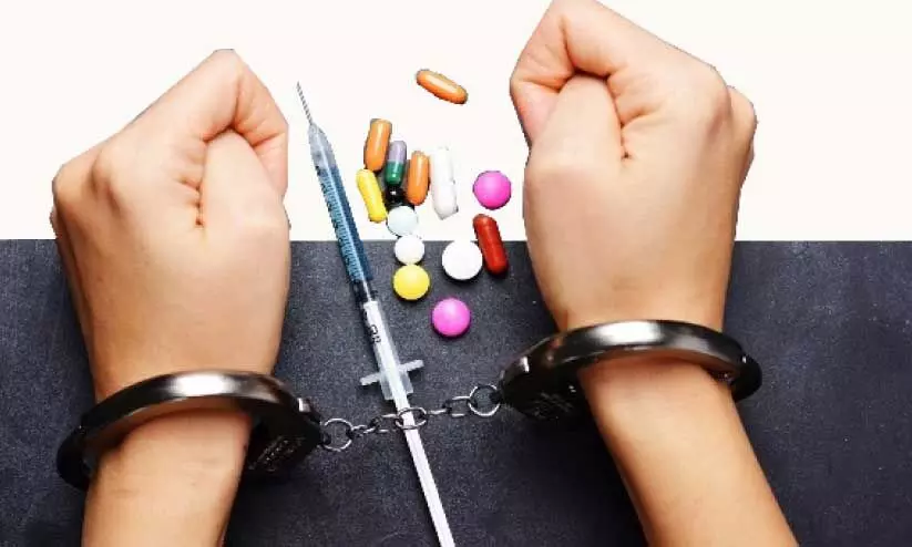 വിദ്യാലയ പരിസരത്ത് ലഹരി; മൂന്ന് വർഷത്തിനിടെ 10,262 കേസുകൾ വിദ്യാലയ പരിസരത്ത് ലഹരി; മൂന്ന് വർഷത്തിനിടെ 10,262 കേസുകൾ