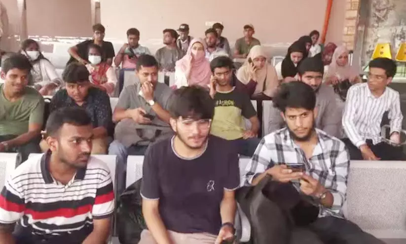 ബംഗ്ലാദേശിൽ നിന്ന് 7,200 ഇന്ത്യൻ വിദ്യാർത്ഥികൾ നാട്ടിലേക്ക് മടങ്ങിയതായി കേന്ദ്രം