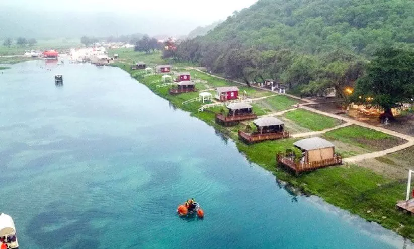 ദ​ർ​ബ​ത്ത് ഹ​ട്ട്സ്