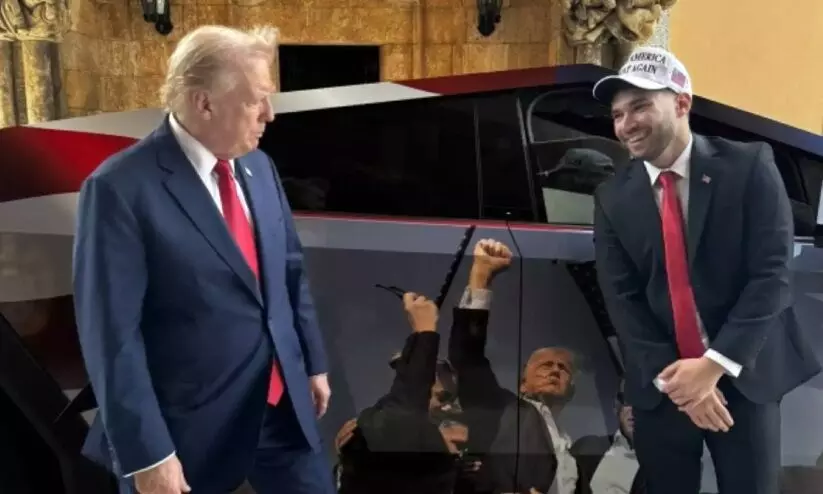 ട്രംപിന് ടെസ്ല സൈബര്ട്രക്ക് സമ്മാനിച്ച് മകന്റെ സുഹൃത്ത്; വശങ്ങളിൽ വധശ്രമത്തിന്റെ ചിത്രം ട്രംപിന് ടെസ്ല സൈബര്ട്രക്ക് സമ്മാനിച്ച് മകന്റെ സുഹൃത്ത്; വശങ്ങളിൽ വധശ്രമത്തിന്റെ ചിത്രം