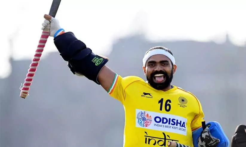 ഒളിമ്പിക്സ് സമാപന ചടങ്ങിൽ ഇന്ത്യൻ പതാകയേന്താൻ മനു ഭാകറിനൊപ്പം ശ്രീജേഷും