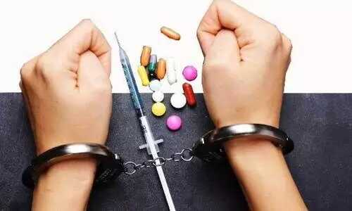 വിദ്യാലയ പരിസരത്ത് ലഹരി; മൂന്ന് വർഷത്തിനിടെ 10,262 കേസുകൾ വിദ്യാലയ പരിസരത്ത് ലഹരി; മൂന്ന് വർഷത്തിനിടെ 10,262 കേസുകൾ