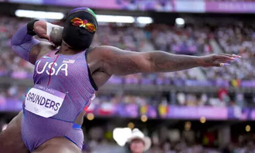 നോൺ ബൈനറി അത്ലെറ്റിനെ അവൾ എന്ന് അഡ്രസ് ചെയ്ത് കമന്‍റേറ്റർ; അപ്പോൾ തന്നെ തിരുത്തി സഹ കമന്‍റേറ്റർ