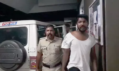 യുവാവിന്റെ വൃഷണം കടിച്ചു പറിച്ച് പൊലീസിനെ വെട്ടിച്ചു കടന്ന പ്രതി പിടിയിൽ
